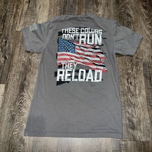 USA FLAG DONT RUN GRAPHIC T-SHIRT MEN MEDIUM CREWNECK COTTON CASUAL